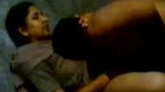 لڑکی سگسی روسی کے ساتھ ٹرنک کی clitoris ہے بڑی تمام سوراخ میں
